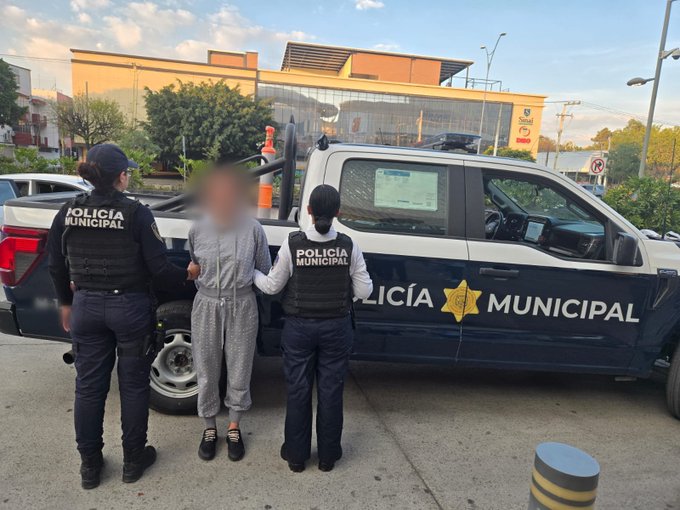 #QUERETARO: “🚨 Detienen a mujer con varias identificaciones falsas 🆔❌ tras intentar comprar en Plaza Puerta La Victoria 🛍️”
⤵️
poderciudadanoradio.com/7dn4
👉 Únete a nuestro canal: whatsapp.com/channel/0029Va…
📌 ¿Tienes una denuncia? Escríbenos al 4461444405