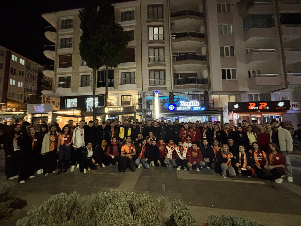 01.12.2025 | fb - GALATASARAY’ımız

*BU TAKIM BU SENE SÖKE SÖKE ŞAMPİYON !*

fb - GALATASARAY’ımız maçını hep beraber omuz omuza izledik.

#ultrAslanUNI
#uAUNIMAKÜ