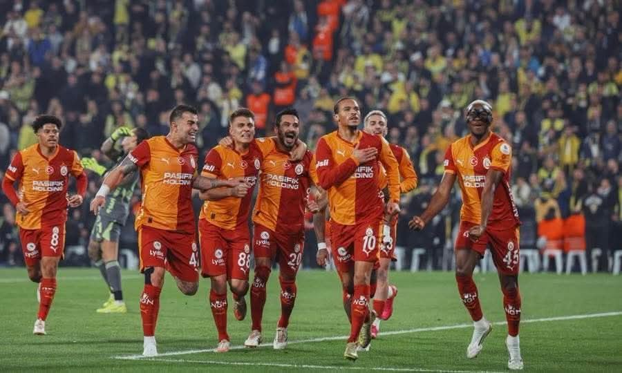 🟥 Lider gittik lider dönüyoruz!
Tescilli Şikeciler 1 - Galatasaray 1
Skriniar'ın Sara'ya hareketi sınırda olmakla birlikte SARI KART'TIR.

- Sara ve Skriniar maç içinde en az 2 sarı kartla atılmalıydı. 🦁✍️90+5'te gol yememiz olmadı, ama beraberlik iyi sonuç.