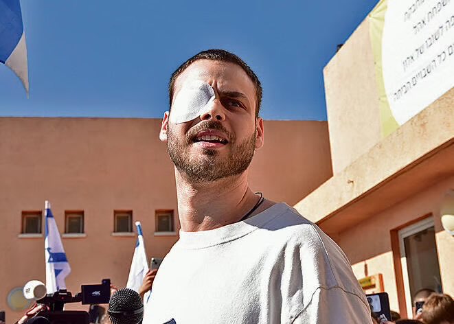 raz_sauber_'s tweet image. Another Israeli hostage has come forward about sexual abuse: Alon Ohel says the Palestinian who held him captive used to touch him in the shower. What a sick, rotten culture.