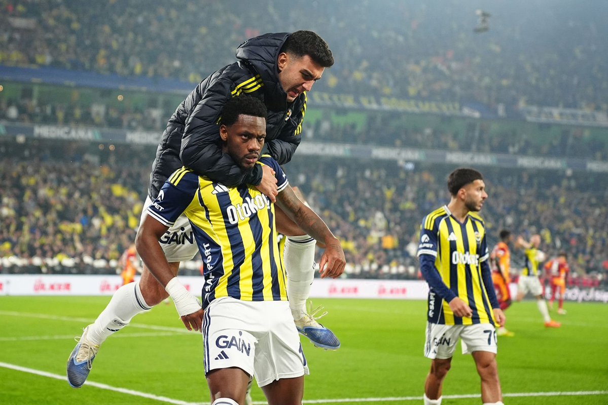 Fenerbahçe-Galatasaray derbisi uluslararası manşetlerde: Dünya basınında Türk futbolu kritiği!