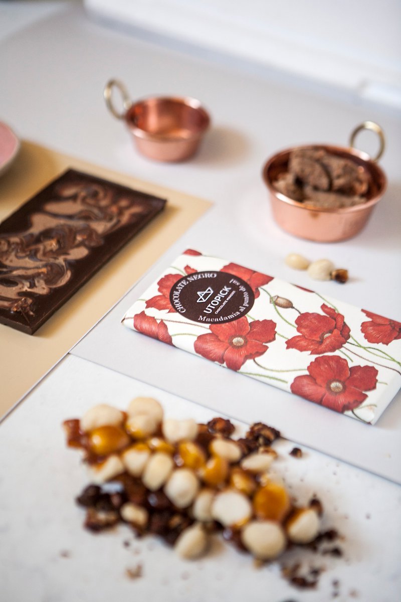 🍫 Seis nombres. Seis formas de entender el chocolate. No gana el más dulce: gana el que emociona. Porque el chocolate, cuando es verdad, cuenta más que una historia. ¡Aquí el ranking definitivo!

✨ <a href="/cacaosampaka/">Cacao Sampaka</a>
Elegancia en estado sólido. Aromas finos, equilibrio que pide