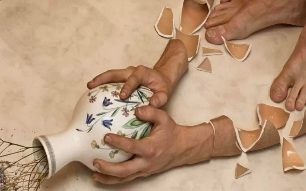 WorldProv's tweet image. خوفُك الزائد على الأشياء، قد يكسِرُك أنت ويُبقيها هي .&quot;