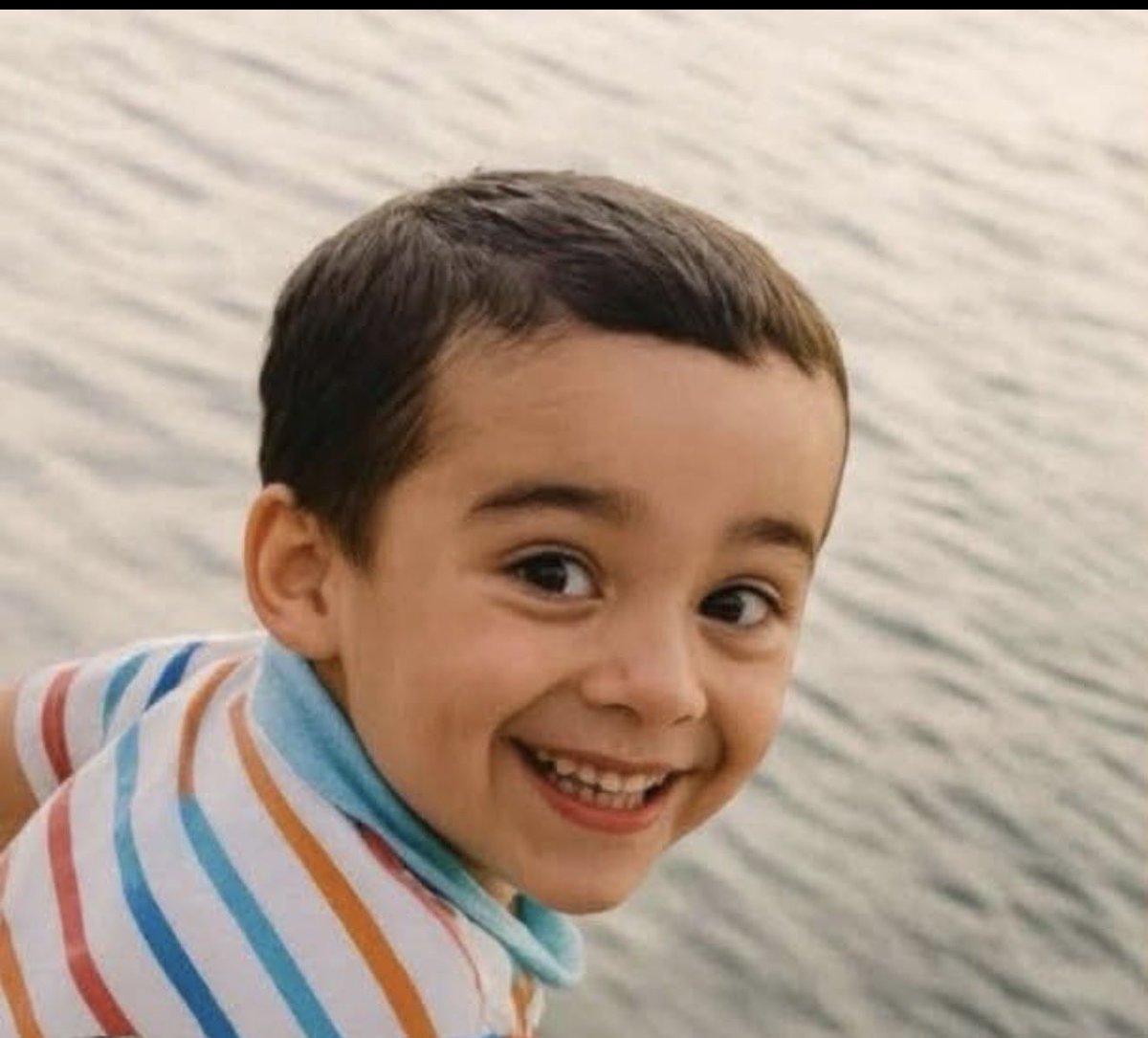 NoumanRizvi76's tweet image. شہزادے تمہیں سچ بات  بتاؤں  قصور ہمارا ہی ہے  کسی اور کا نہیں۔ اس شہر کا وارث ہم سےلے لیا ہم خاموش رہے پھر ہم سے یہ شہر  لے لیا ہم خاموش رہے پھر ہم پر نااہل نسل پرست مسلط کردیے گئے ہم خاموش رہے ! اب نہ ہم میں شور بچا نہ شعور ! لیکن محبت فقط تم سے ہے اتنی ابراہیم  ! تم سے ملنے کے…