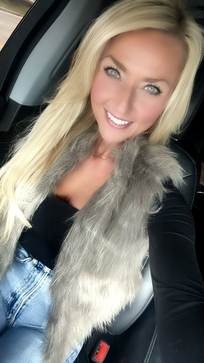 HeatherSmith_79's tweet image. Happy Monday X! Today is the first day of December and it is cold and wet here in Louisiana. I will be home finishing out my recovery before getting back to work next week. I hope you all had an amazing Thanksgiving holiday spending time with the people you love most. Praying for…