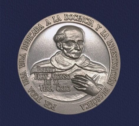 FilosofiaMexico's tweet image. Entrega de la Medalla Fray Alonso de la Veracruz a la Dra. Virginia Aspe Armella y al Dr. Carlos Pereda en el marco del inicio del XXII Congreso Internacional de Filosofía Mexicana de la Asociación Filosófica de México, en Mérida, Yucatán. 1 de diciembre de 2025.