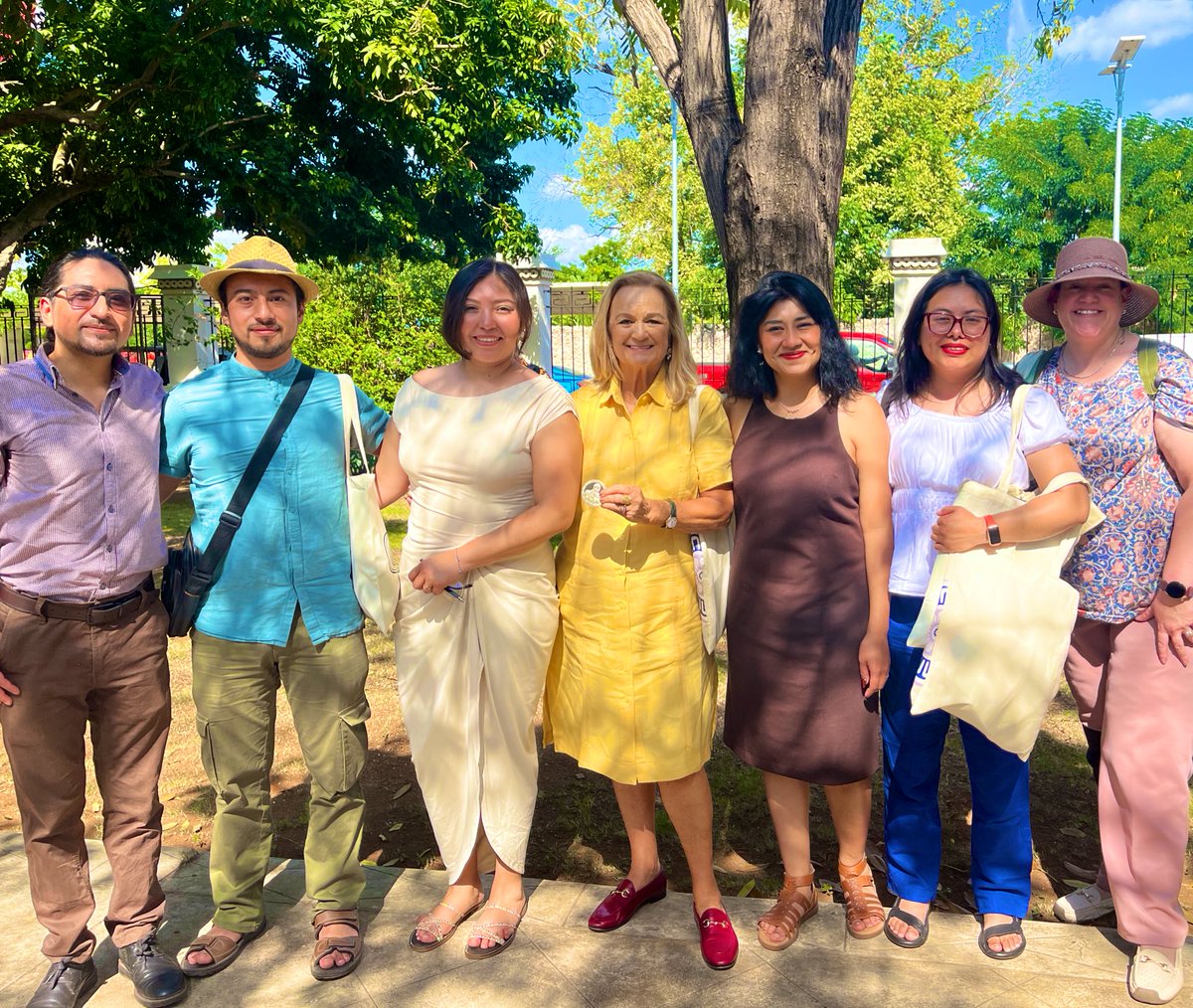 FilosofiaMexico's tweet image. Entrega de la Medalla Fray Alonso de la Veracruz a la Dra. Virginia Aspe Armella y al Dr. Carlos Pereda en el marco del inicio del XXII Congreso Internacional de Filosofía Mexicana de la Asociación Filosófica de México, en Mérida, Yucatán. 1 de diciembre de 2025.