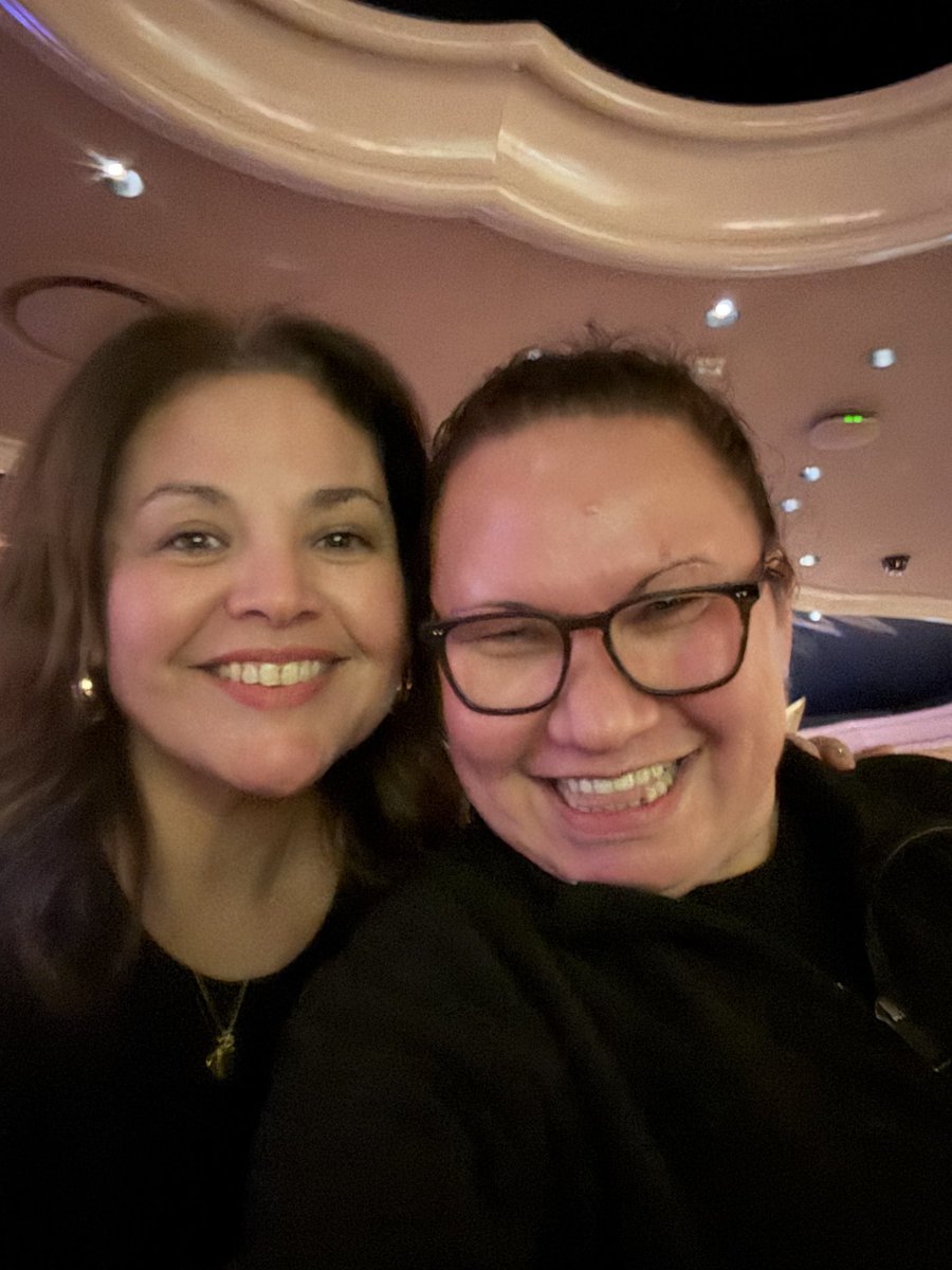 lizkmiller's tweet image. What&apos;s the best way to start your road thru #AWSreInvent? Start with good friends and fellow troublemakers. Love these fabulous faces. And yes. We are wearing protective gear. It&apos;s wild out here!!!