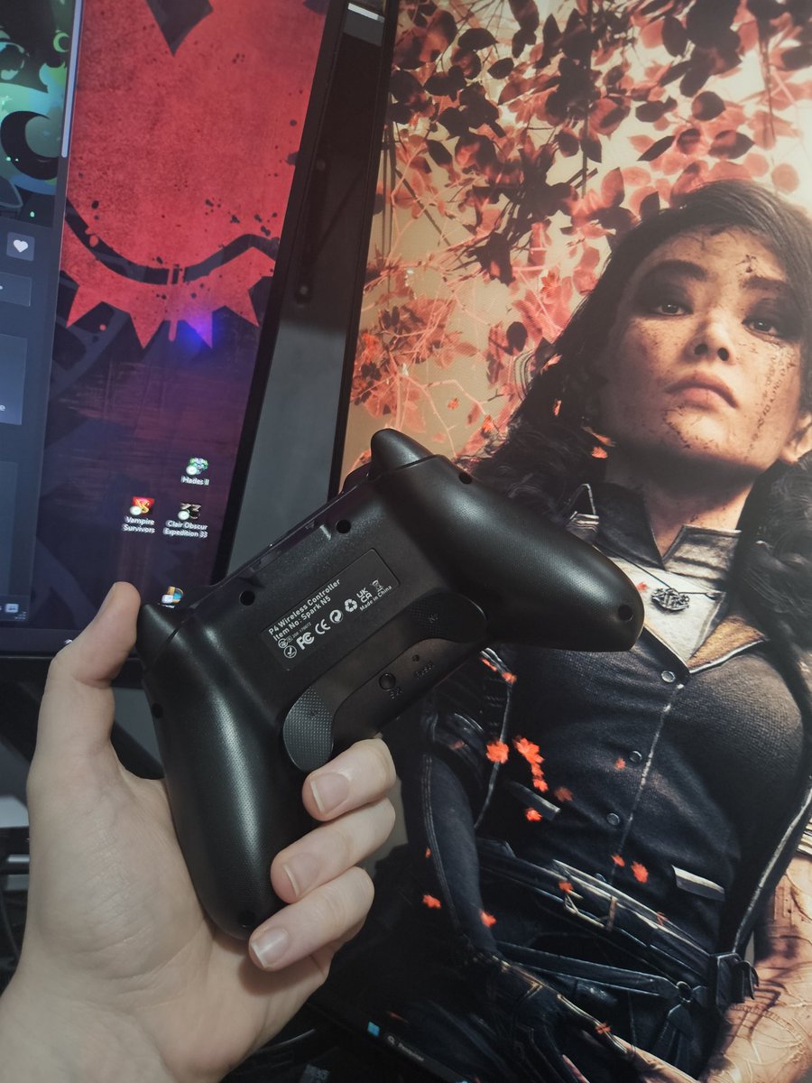 yongbyuI's tweet image. chegou uma coisinha aqui 👀

to testando o controle QRD Spark N5, que me deixou bem feliz com o custo-benefício!! ele é bluetooth, tem hall-effect, paddles traseiros e o melhor… preço super acessível!

vou deixar o link aqui embaixo pra quem quiser conferir 🫶🏻