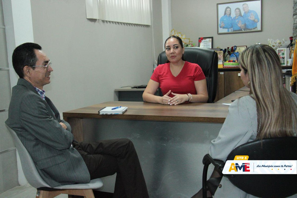 AMEcuador's tweet image. Bajo el liderazgo de nuestra presidenta @yuricolorado1, el asesor de Presidencia Nacional y la coord. de ##AME #UTR5 mantuvieron una reunión con la alcaldesa de #Balao, Sandy Gómez, para conocer las necesidades de la alcaldía y fortalecer acciones conjuntas.