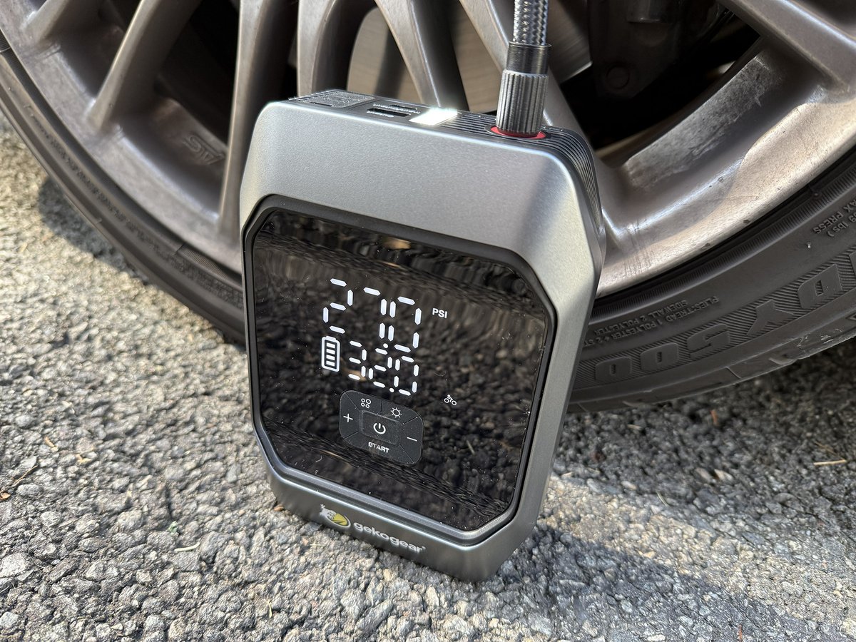 GekoGear AirFlux 300 Portable Air Pump &amp; Jump Starter Review: Simple and Effective Multiuse in a Compact Form geardiary.com/2025/12/01/air…