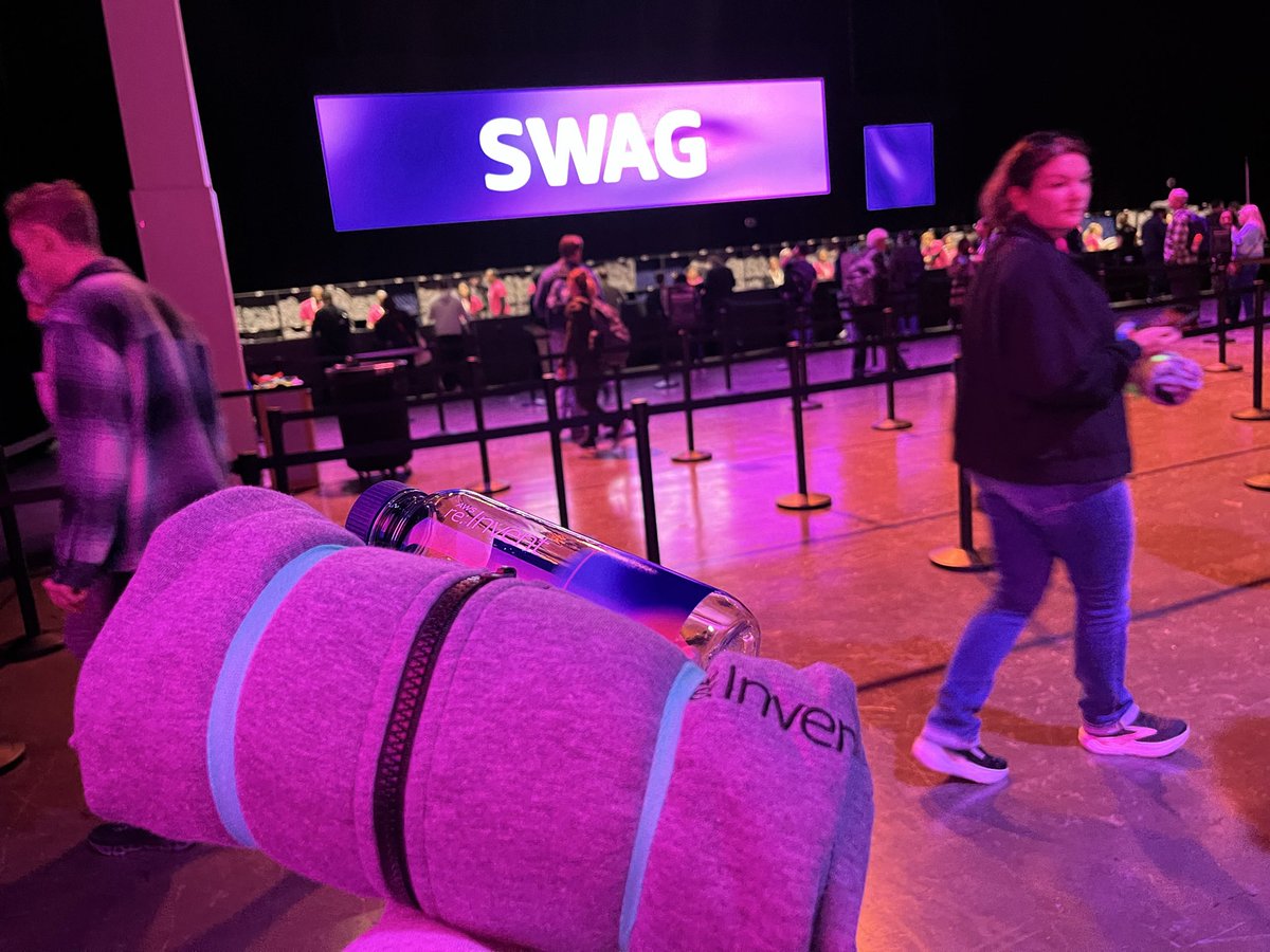 y5347M's tweet image. パーカーとバッジゲットしました
reinvent1ねんせい
#AWSreInvent