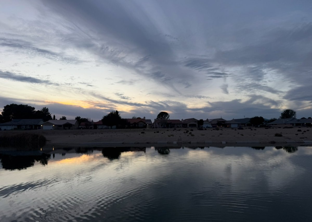 sunny_joni's tweet image. It’s another Moody Monday. Let’s see those moody skies.