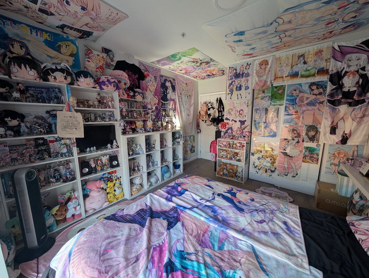 pc9801x's tweet image. the room of a married otaku couple