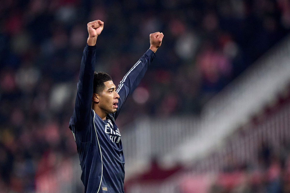 صناعة الفرص بموسم 2024/2025 بالدوري:

-ايدرسون 4 فرص كبيرة للتسجيل بالبريمر
- بيلينغهام 4 فرص كبيرة للتسجيل بالليغا

تخيل أن حتى مع مستواه الكارثي الموسم الماضي بيلينغهام كان موجود بتشكيلة مثالية لفيفا بتصويت اللاعيبين و مرشح لأفضل لاعب وسط من الفيفا و مركز 23 بالبالندور

PR خارق