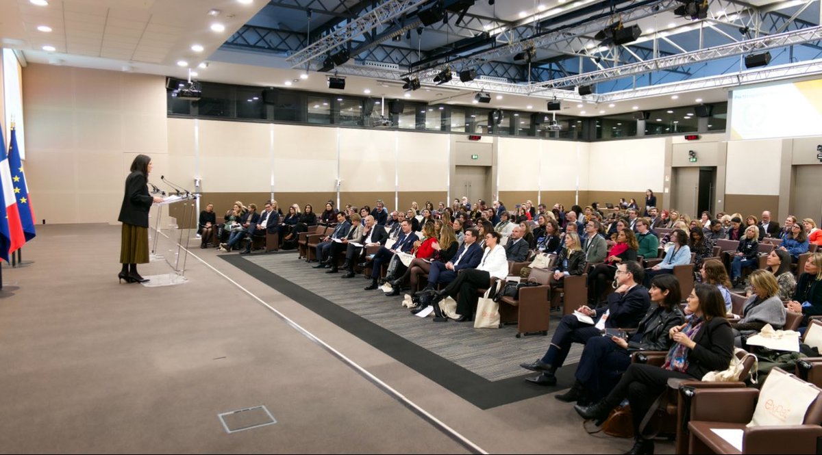 ✨Présentation du Baromètre 2025 réalisé par <a href="/ExpatCom/">Expat Communication</a>, entreprise engagée au service des expatriés. 

 ➡️ J’ai eu le plaisir de remettre le prix Management Interculturel à Thales pour son engagement !

👏🏽Bravo à Expat Communication pour son travail d’enquête remarquable auprès