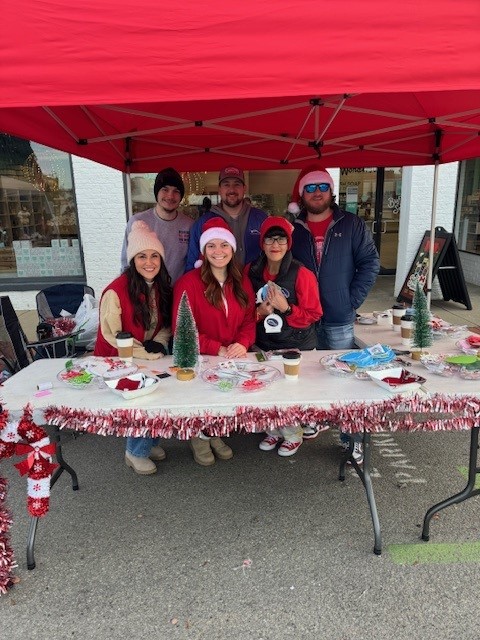FirstServiceBnk's tweet image. Our Conway team had a wonderful time at the Illuminate Conway event last night! It was a great way to kick off the Christmas season alongside local businesses, families, and community members. 🎄✨

#FSBConway #FirstServiceStrong