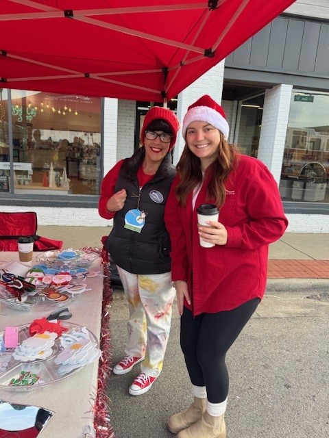 FirstServiceBnk's tweet image. Our Conway team had a wonderful time at the Illuminate Conway event last night! It was a great way to kick off the Christmas season alongside local businesses, families, and community members. 🎄✨

#FSBConway #FirstServiceStrong