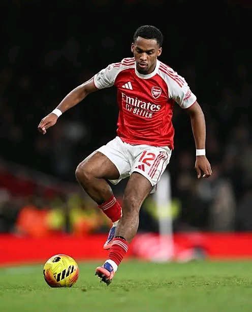 letsShare_'s tweet image. #AFC | Jurrien Timber makes the game look effortless. 

Pure class every time he steps on the pitch.