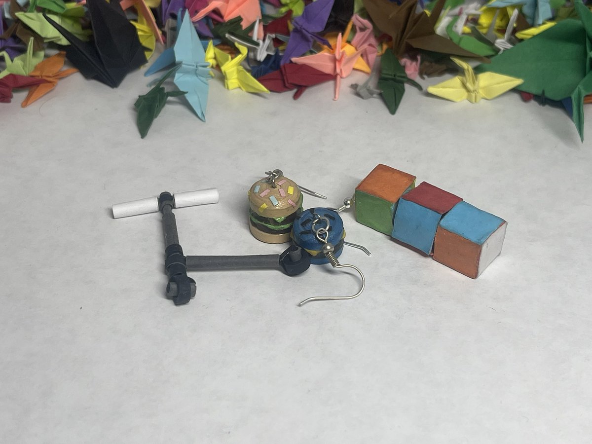 PaperPerci's tweet image. 5750! Been making cranes, earrings, and more general paper crafting! Got a couple of things for sale on the Etsy shop right now and the Rubik’s cubes will be up soon!