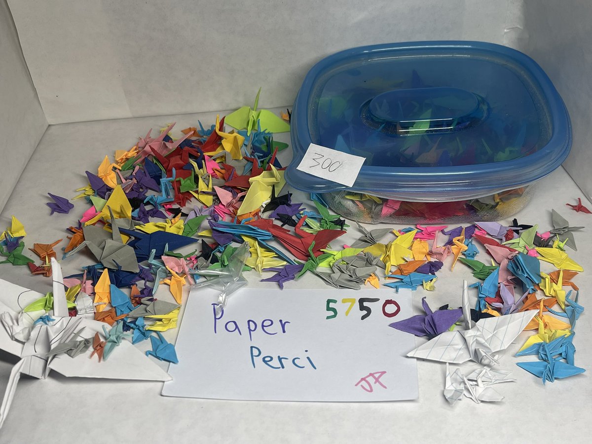 PaperPerci's tweet image. 5750! Been making cranes, earrings, and more general paper crafting! Got a couple of things for sale on the Etsy shop right now and the Rubik’s cubes will be up soon!