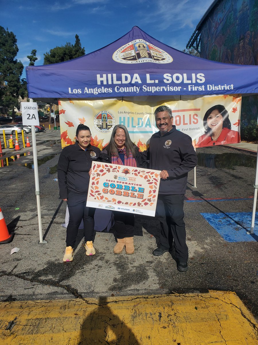 thaicdc's tweet image. We’re grateful to LA County Supervisor Hilda L. Solis for contributing 15 #Thanksgiving turkeys to our community distribution efforts. Thanks to her office, 15 families enjoyed a traditional holiday dinner with their loved ones. #HolidayCheer #TurkeyGiveaway