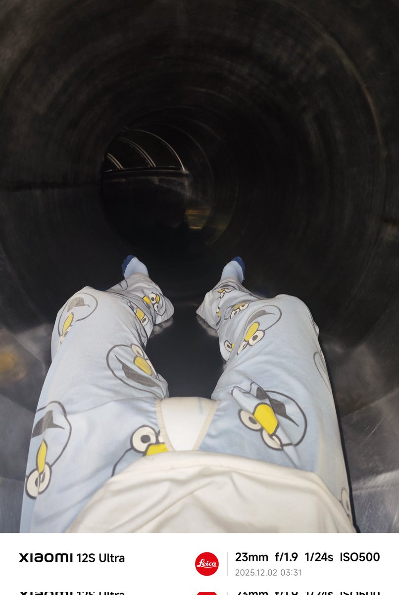 大晚上偷偷溜出来去玩滑滑梯，好好玩，布布还变鼓鼓了（感觉越来越喜欢这样玩了） #abdl #diapers #纸尿裤 #开裆裤 #ABDL