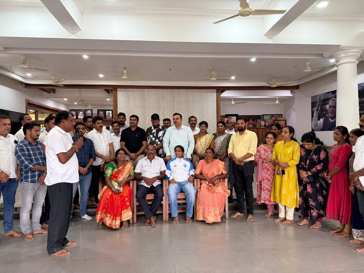 ಬಾಂಗ್ಲಾದೇಶದಲ್ಲಿ ನಡೆದ 2ನೇ ಮಹಿಳಾ‌ ಕಬ್ಬಡಿ ವಿಶ್ವಕಪ್-ಪಂದ್ಯಾಟದಲ್ಲಿ ಚಾಂಪಿಯನ್‌ ಆದ ಭಾರತ ತಂಡವನ್ನು ಪ್ರತಿನಿಧಿಸಿ ನಮ್ಮ ದೇಶಕ್ಕೆ ಹೆಮ್ಮೆ ತಂದ ನಮ್ಮ ಊರಿನ ಹೆಮ್ಮೆಯ ಪ್ರತಿಭೆ ಮೂಲತಃ ಕಾರ್ಕಳ ಮಿಯ್ಯಾರು ಗ್ರಾಮದವರಾಗಿದ್ದು ಪ್ರಸ್ತುತ ಸುರತ್ಕಲ್ ಗುಡ್ಡೆಕೊಪ್ಪದ‌ ನಿವಾಸಿಯಾಗಿರುವ ಕು. ಧನಲಕ್ಷ್ಮೀ ಯವರನ್ನು ಇಂದು ಅಭಿನಂದಿಸಲಾಯಿತು.