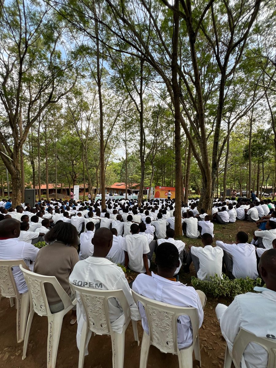 _CJA__'s tweet photo. In partnership with @KvinnaKvinnaINT &amp; @NyagatareDistr we were at Rukomo Secondary School as a part of our #16DaysOfActivism awareness campaign. Students were taught the different forms of GBV, how to prevent it within their families &amp; where to report any incidents they may face. https://t.co/RYNqkTMt2y