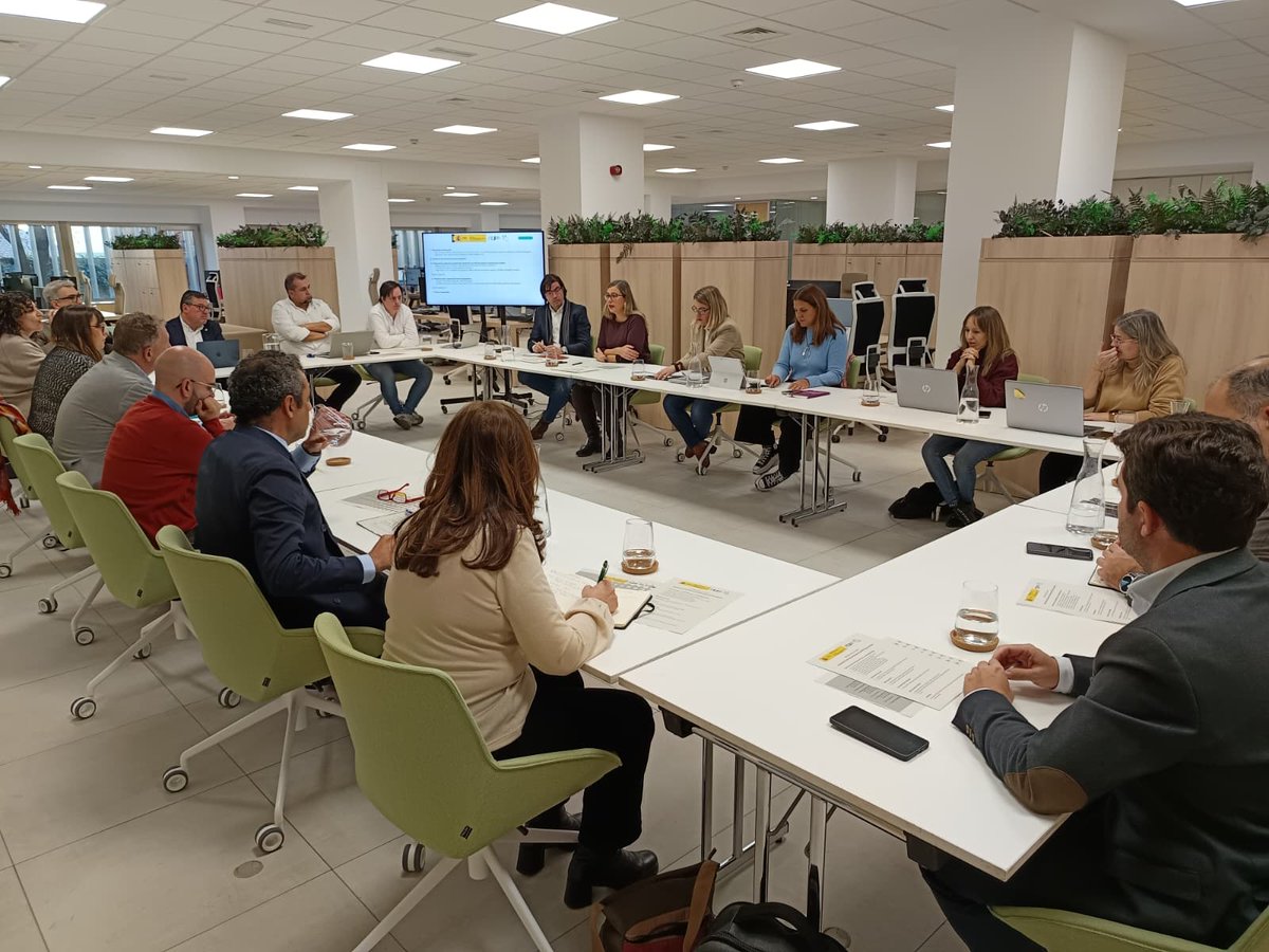 CIUDEN_ES's tweet photo. 🤝1ª reunión de la Red de Destinos Turísticos del Carbón para impulsar este proyecto que busca revalorizar los territorios de #transicionjusta
Liderado x @mitecogob y desarrollado x CIUDEN busca crear experiencias turísticas sostenibles vinculadas al patrimonio industrial minero https://t.co/fUD3flzacN