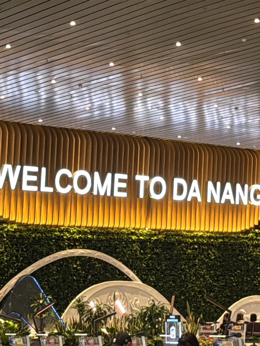 [#SEOKYOUNG] 📸 seokyoungee post 
(🎵 Blacktop - Tides)

I like it even when it rains 🇻🇳 Was Banh Xeo this delicious..?

#공원소녀 #GWSN #서경 

(1/2)