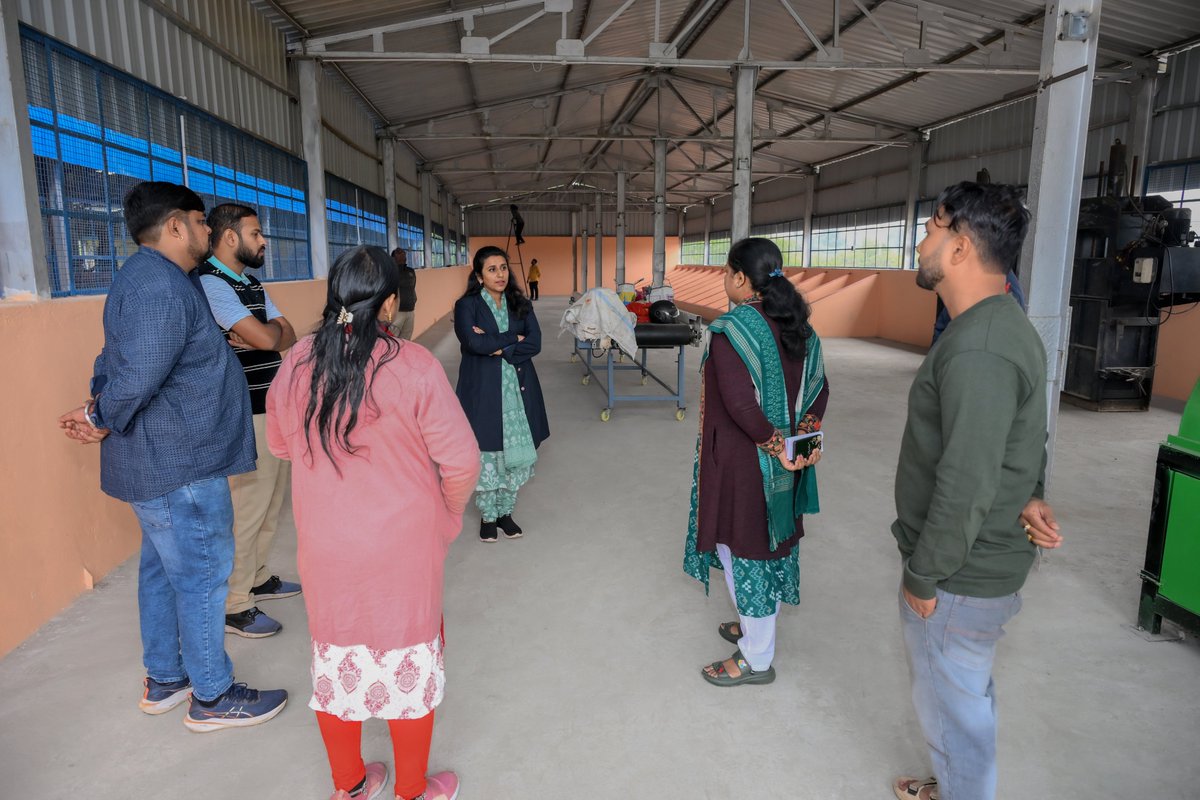 RourkelaMC's tweet image. ଦୁଇଟି ଅଣୁ ଖତ କେନ୍ଦ୍ର ଓ ଗୋଟିଏ ବସ୍ତୁ ପୁନଃଲାଭ କେନ୍ଦ୍ର ରହିଥିବା ଏହି ବର୍ଜ୍ୟବସ୍ତୁ ପ୍ରକ୍ରିୟାକରଣ କେନ୍ଦ୍ରରେ ଅତ୍ୟାଧୁନିକ ମେସିନ୍ ସାହାଯ୍ୟରେ ପ୍ରକ୍ରିୟାକରଣ କାର୍ଯ୍ୟ କରାଯିବ। ଏଠାରୁ ବାହାରୁଥିବା ଅଣ-ପୁନଃଚକ୍ରଣୀୟ ବର୍ଜ୍ୟବସ୍ତୁ ଡାଲମିଆକୁ ହସ୍ତାନ୍ତର କରାଯିବ। (୨)
#Waste #rmc #WasteProcessing