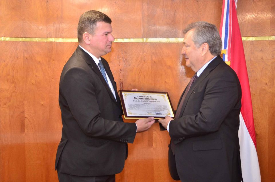 PoderJudicialPY's tweet image. 🔴Entregaron reconocimiento al ministro Jiménez Rolón en la 18ª jornada de formación en Argumentación Jurídica

El ministro de la Corte Suprema de Justicia, superintendente de la Circunscripción Judicial de Concepción y representante del Poder Judicial ante el Consejo de la…