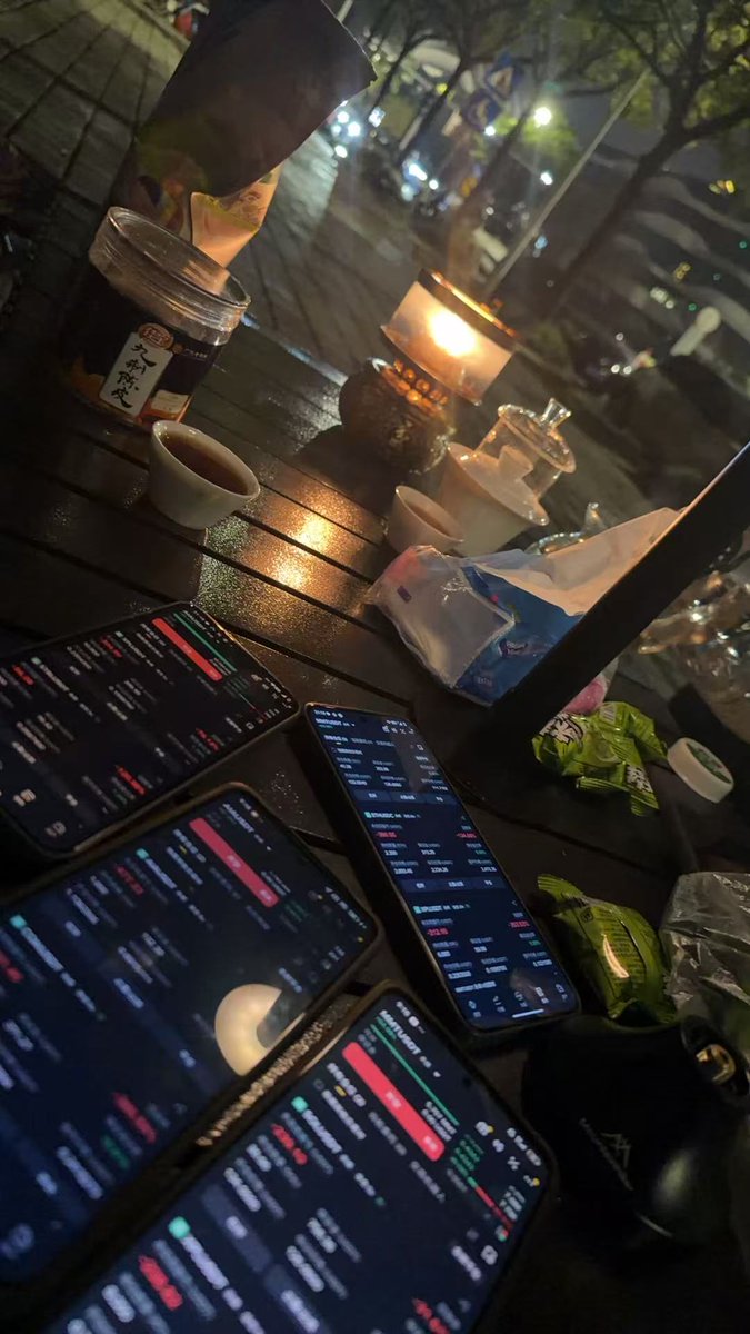 江边喝茶刷币安，玩币安ALPHA的人越来越少了，最近这些天都是每天一个空投，且要求分数250以上，刷单又有被夹的风险。目前与人合作的帐号已全部停了我就只刷手上的几个号而已了。仍有二十万人在刷币安那我也刷下去吧，今天比特币又跌破八万四了，刷币安可比炒币和玩合约安全多了