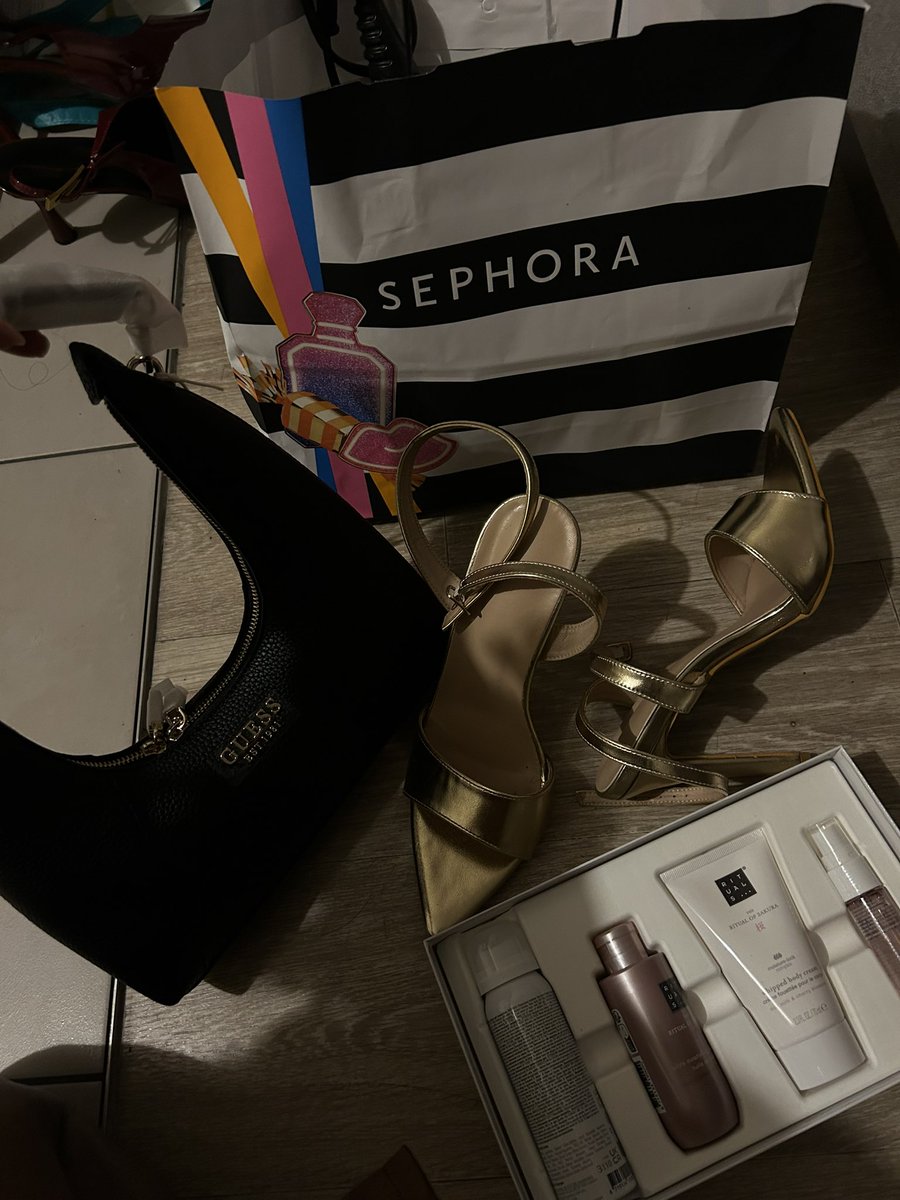 NORA ☆🐝 tweet media