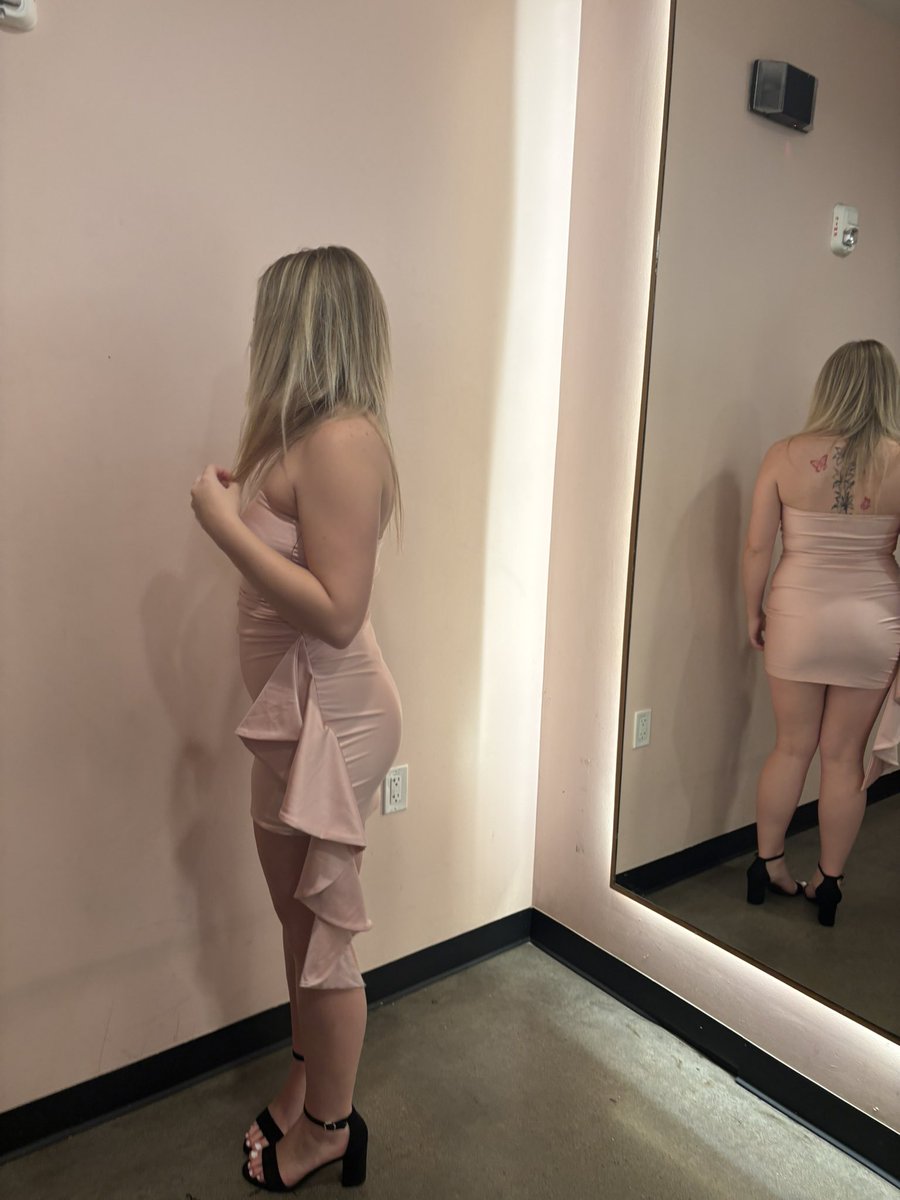 payymaddyy's tweet photo. my birthday is tommorow. Everyone owes me money. #findom #dommee https://t.co/cbpzfm19ZC