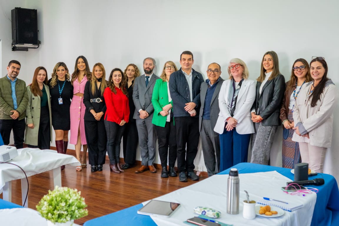PPNArg's tweet photo. 🇦🇷🤝🇨🇴 Culminó el Programa de Intercambio de Buenas Prácticas para la Atención de Personas Privadas de Libertad entre la @DefensoriaCol y la PPN. Esta iniciativa contó con el apoyo de la Cancillería Argentina en el marco del Fondo Argentino de Cooperación Internacional. https://t.co/lyMtZK3gd4