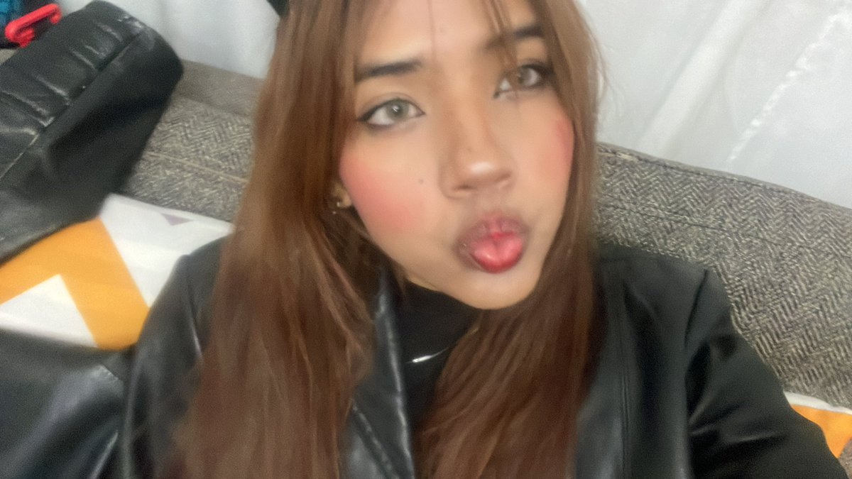 princesadetae's tweet photo. Mightve gainedlike 10kg in the past year but face card still  never declines https://t.co/1eMlqgD6Sg