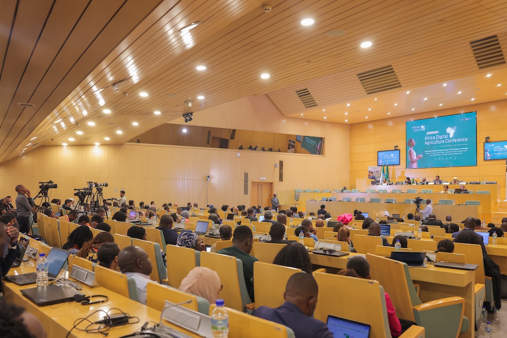 _AfricanUnion's tweet photo. Opening  Statement by H.E. Amb Selma Malika @DCP_Haddadi , AUC Deputy Chairperson, delivered on behalf of the AUC Chairperson, at  the Inaugural AU Conference on Digital Agriculture.

“Africa’s future in agriculture is digital! we commit to harnessing innovation, climate-smart practices & inclusive policies to transform food systems, empower youth & women, and build resilience”.

Read @ https://t.co/G7MNT3OJ8w