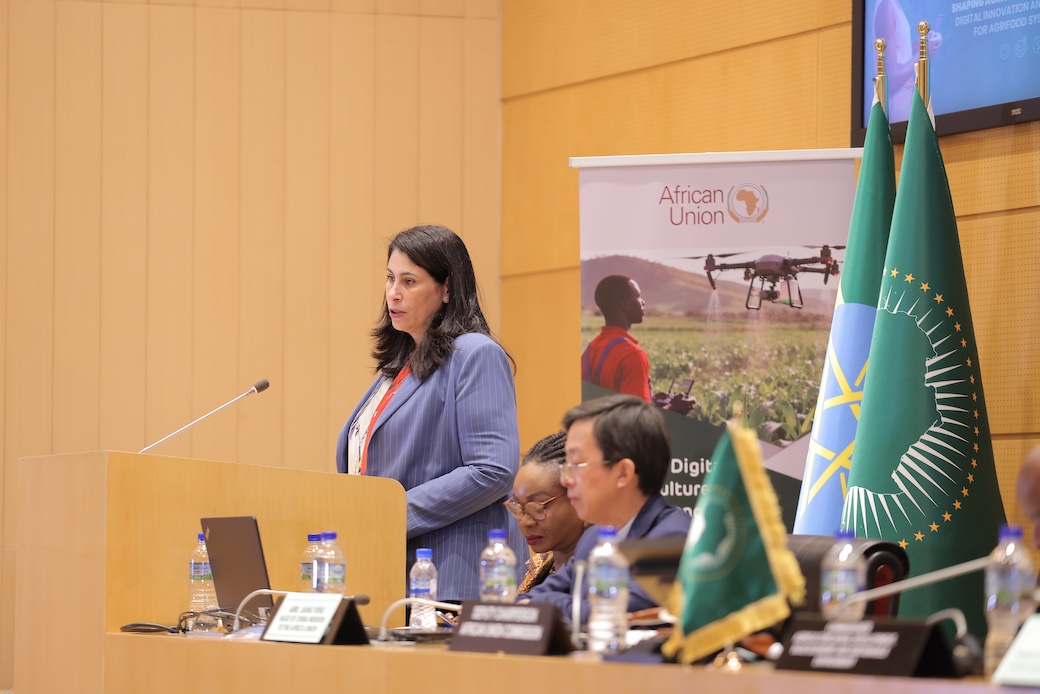 _AfricanUnion's tweet photo. Opening  Statement by H.E. Amb Selma Malika @DCP_Haddadi , AUC Deputy Chairperson, delivered on behalf of the AUC Chairperson, at  the Inaugural AU Conference on Digital Agriculture.

“Africa’s future in agriculture is digital! we commit to harnessing innovation, climate-smart practices & inclusive policies to transform food systems, empower youth & women, and build resilience”.

Read @ https://t.co/G7MNT3OJ8w