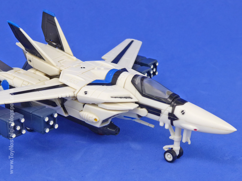 Toynostalgia's tweet image. La línea de juguetes MATCHBOX / HARMONY GOLD presentaba un diseño robusto y &quot;redondeado&quot; de los vehículos, con plástico duro y una cantidad de articulaciones y movimiento...--&amp;gt;&amp;gt; cutt.ly/twiN0j5H 

#Robotech #macross #harmonygold #matchbox #toynami #BANDAI