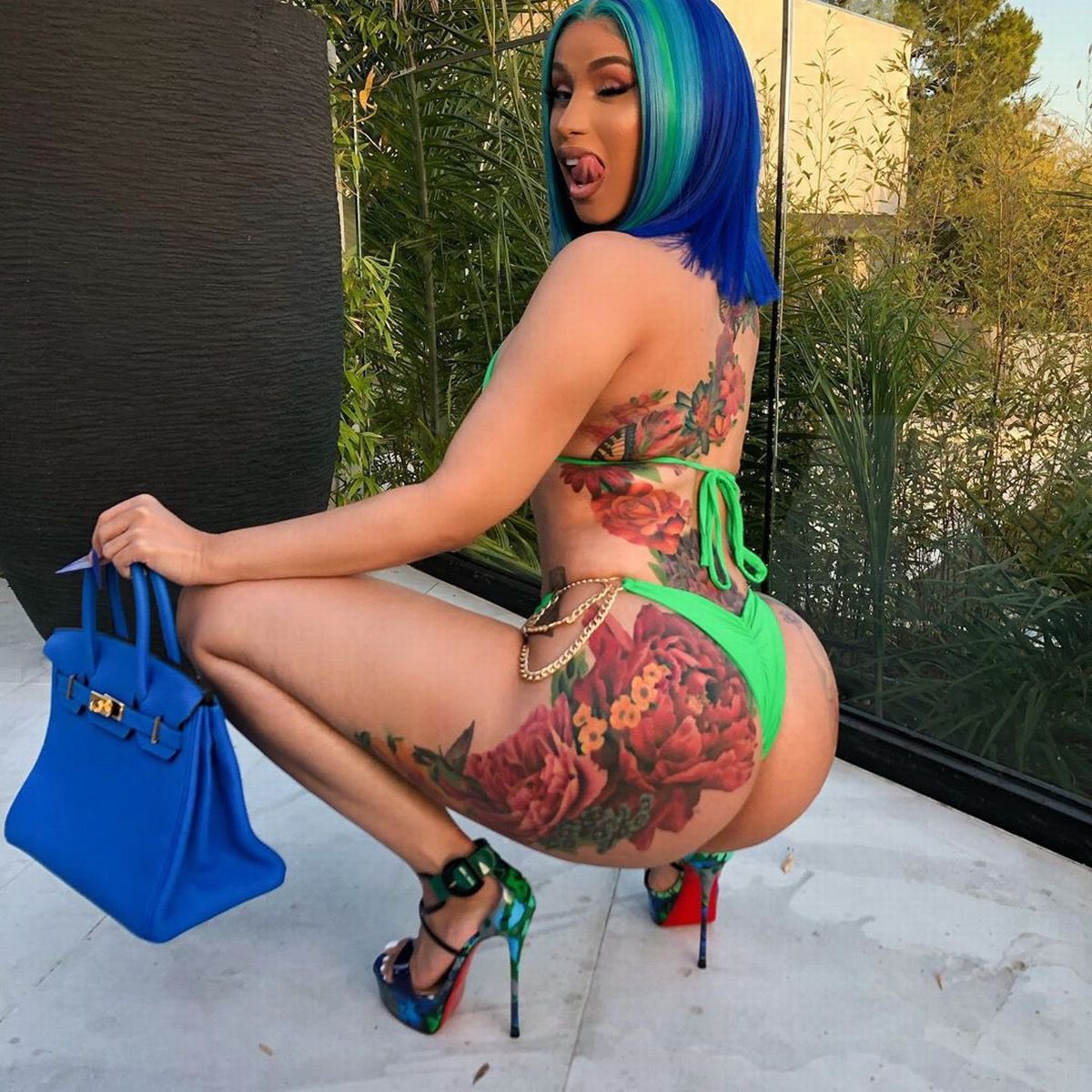 sexcollect_6789's tweet photo. Ráp 🥑 Cardi B dập kiểu này thì chỉ có thể là gãy cẬc 😬 https://t.co/1omm88ZzA8