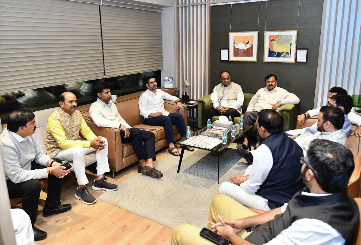 bosesavili's tweet image. ఢిల్లీలో @JaiTDP ఎంపీలతో మంత్రి @naralokesh భేటీ
#NaraLokeshInDelhi
#iTDPForTDP 
#Andhrapradesh
#HOPE0138