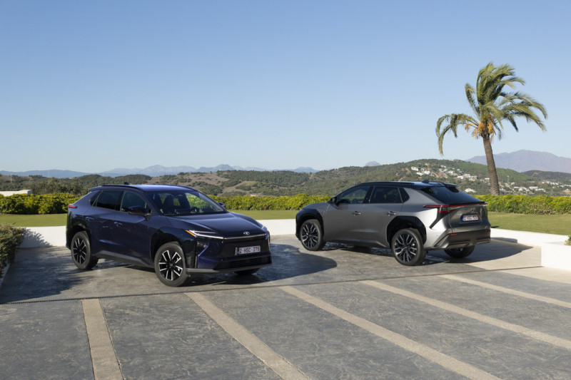 ToyotaPrensa's tweet image. Nuevo Toyota bZ4X🔋🔌

Las primeras unidades llegarán a España en diciembre de 2025 con dos acabados: Advance y Spirit.

Gran renovación con una batería de 73,1 kWh y autonomía –hasta 569 km (WLTP)–, carga más rápida, ejes eléctricos que ofrecen más potencia –hasta 343 CV DIN– y…