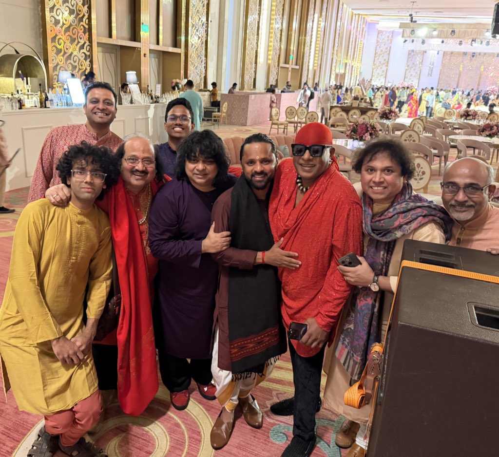ghatamudupa's tweet photo. Mumbai! Sharing a pic with two of my favourites, Niladri Bhai and Sivamani Anna, from our last evening concert. 

And we also celebrated the birthday of my inspiration, Drums Sivamani anna. 🙏 ❤️

@niladri_kumar @drumssivamani https://t.co/aYZwT6cRgW