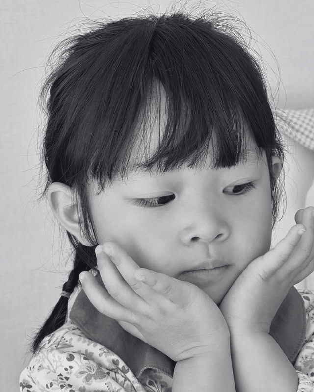 APOKALIPTICS's tweet image. Late night struggle, but why is her grumpy face so adorable...?