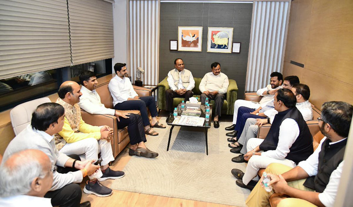 itdprudramkota's tweet image. ఢిల్లీలో @JaiTDP ఎంపీలతో మంత్రి @naralokesh భేటీ
#NaraLokeshInDelhi
#iTDPForTDP 
#Andhrapradesh
#HOPE0138