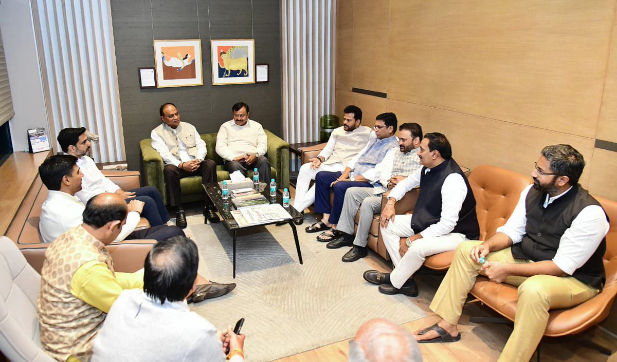 itdprudramkota's tweet image. ఢిల్లీలో @JaiTDP ఎంపీలతో మంత్రి @naralokesh భేటీ
#NaraLokeshInDelhi
#iTDPForTDP 
#Andhrapradesh
#HOPE0138