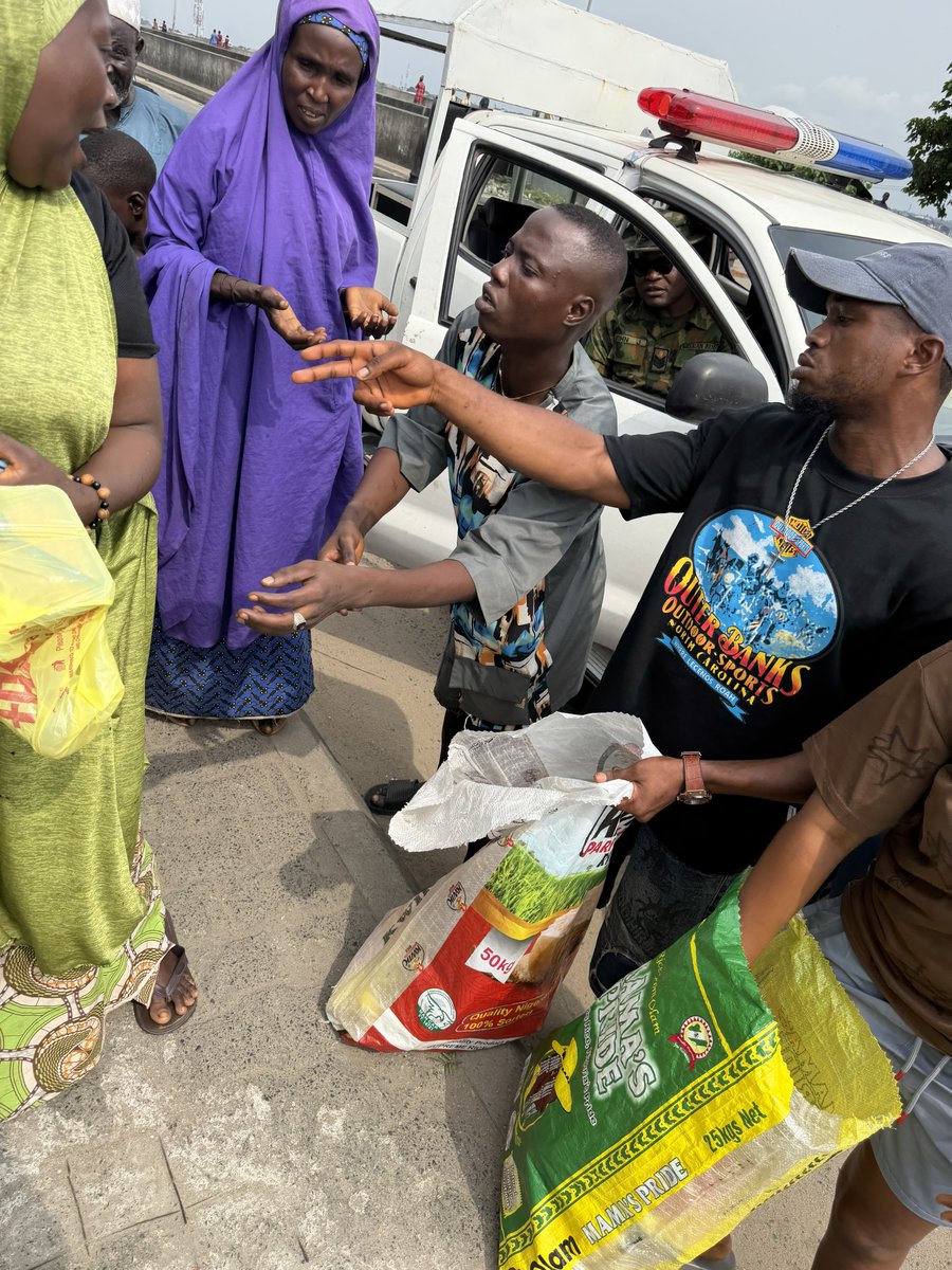 2025 bucket list: Feed 300 people on the street.
Today, I ticked it off… and my heart is full. ✔️ 

God has been good to me, and I’ll keep spreading that goodness wherever I can.

Thank you God. Thank you Forex. 🤍
Dec, 1st.