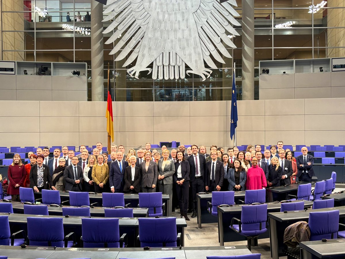 YaelBRAUNPIVET's tweet photo. 100 députés, 2 pays, une seule boussole : la souveraineté européenne.

À Berlin, l’#APFA échange sur le numérique, la recherche et l’innovation de rupture : les clés de notre indépendance économique, démocratique et géostratégique.

Le moteur franco-allemand reste plus que jamais essentiel pour une Europe forte, innovante et protectrice.